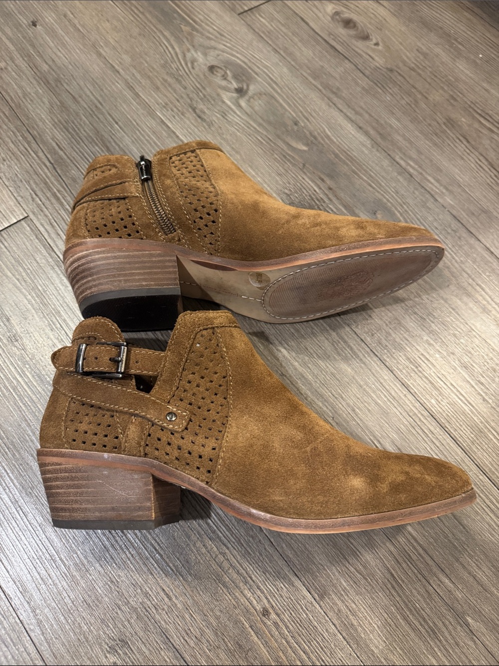Vince Camuto Suede Ankle Booties w Silver Accents. 9.5 39.5EU. Like New!🔥 - Picture 2 of 10